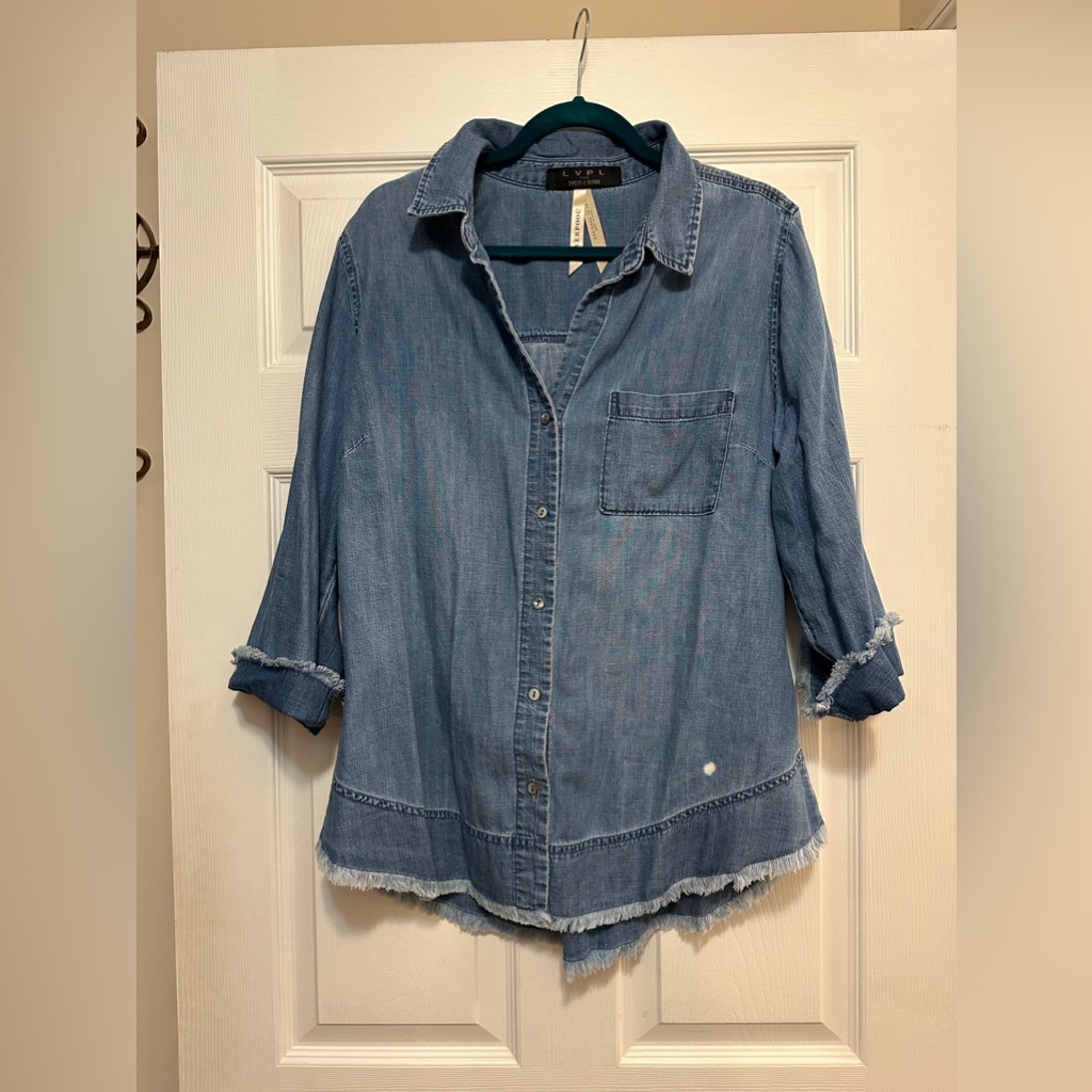 Great Denim Shirt That Goes With Everything